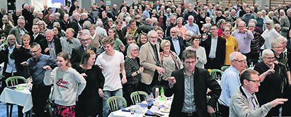 Ved LM's jubilæum i 2018 sad gæsterne skulder ved skulder og sang sammen. Når LM åbner igen gælder der særlige afstandskrav, der umuliggør en aktivitet som den på billedet Fra LM's jubilæum i 2018