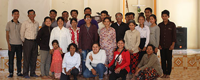 Omkring 35 nye studenter blev indskrevet til at deltage i bibelundervisningen i landsbyen Prean net Preah. (Foto: Henrik Borch Jacobsen) Foto: Bibelundervisning i Preah net Preah, Cambodja