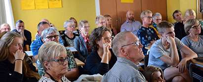 Undervisningslokalerne på Sædding Efterskole var propfyldte på generationsdagen 12. oktober. (Foto: saedding.dk) Foto: Generationsdag på Sædding