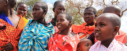 I Tanzania er der stor uvidenhed om, hvad der sker med kroppen i puberteten, og mange piger stopper i skolen, når de får menstruation. LMU's Missionsprojekt går ud på at hjælpe dem til at kunne fortsætte (Foto: Peter Christensen). Foto: Piger i Tanzania