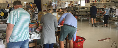 Der var travlt i LUMI-butikken i Nexø i juli, hvor butikken slog sin tidligere omsætningsrekord Travlhed i LUMI-butikken i Nexø i juli måned