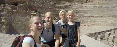 Sara, Jesper, Gustav og Johanne ser frem til et nyt liv i Phnom Penh - sandsynligvis allerede fra marts (Privatfoto) Foto Familien Hansen fra Karlslunde