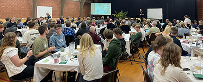 I løbet af konferencen var der sat god tid af til snak ved bordene ud fra de oplæg, der lige var blevet holdt (Foto Amalie Engslund Schmidt). Foto: Konference