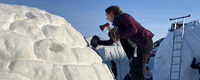 KFS deltog i isfestivalen i Nuuk den 2.-5. marts og lavede en skulptur, de kaldte Verdens lys. (Foto: Karoline Lundegaard Mandrup). Foto: Isskulptur Nuuk