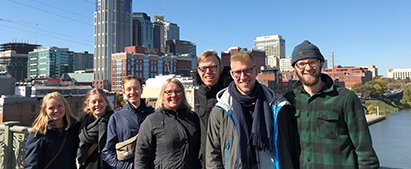Deltagerne på den ene af Soma-skolerne på sight-seeing i Nashville. Deltagerne på den ene af Soma-skolerne på sight-seeing i Nashville.