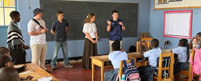 Foto. LME-elever underviser